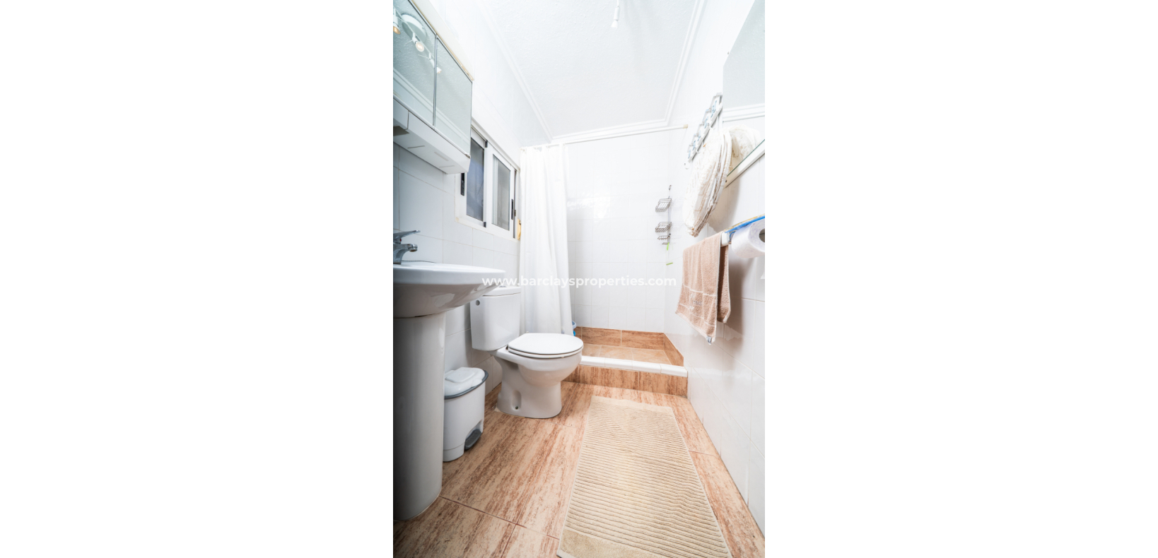 Resale - Freistendhe Villa - Urb. La Marina