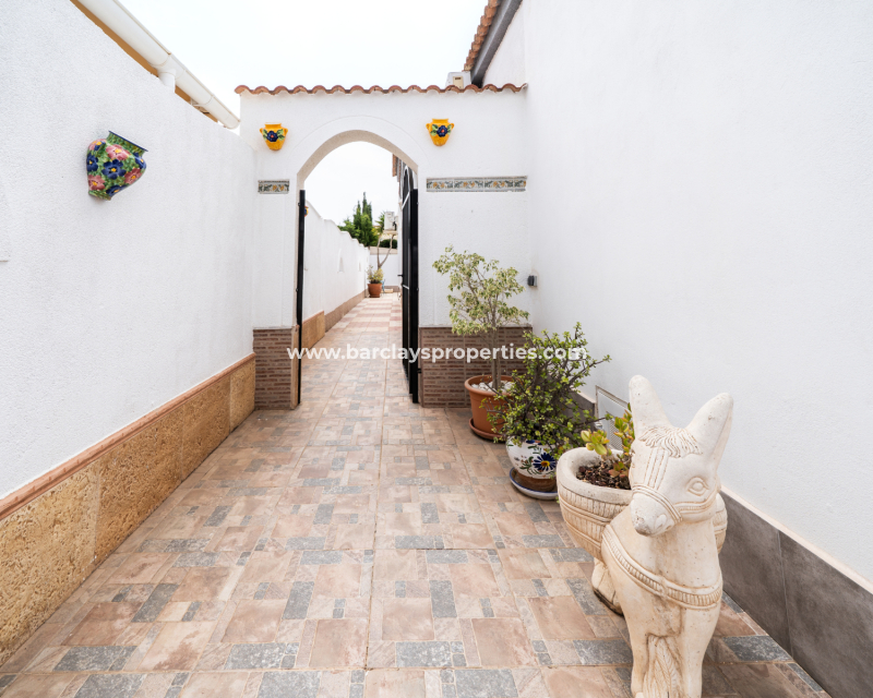 Resale - Freistendhe Villa - Urb. La Marina