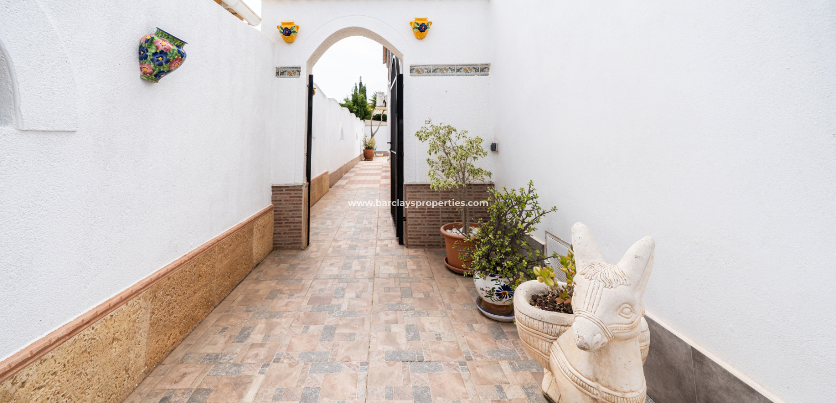 Resale - Freistendhe Villa - Urb. La Marina