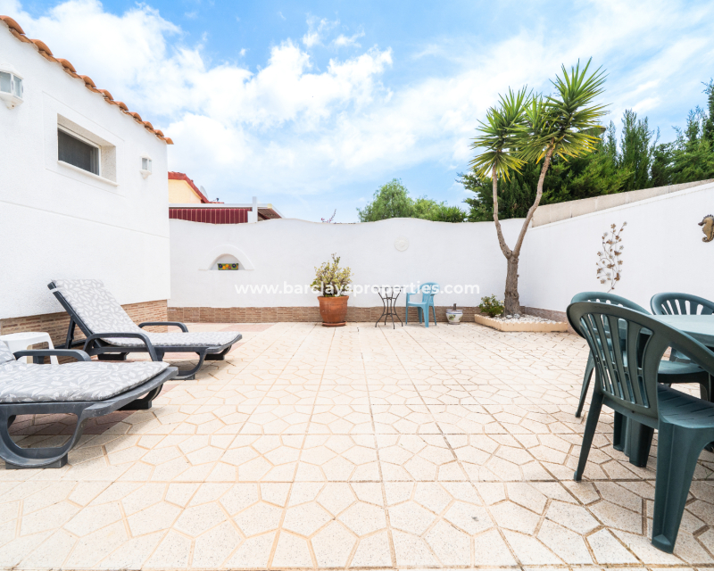 Resale - Freistendhe Villa - Urb. La Marina