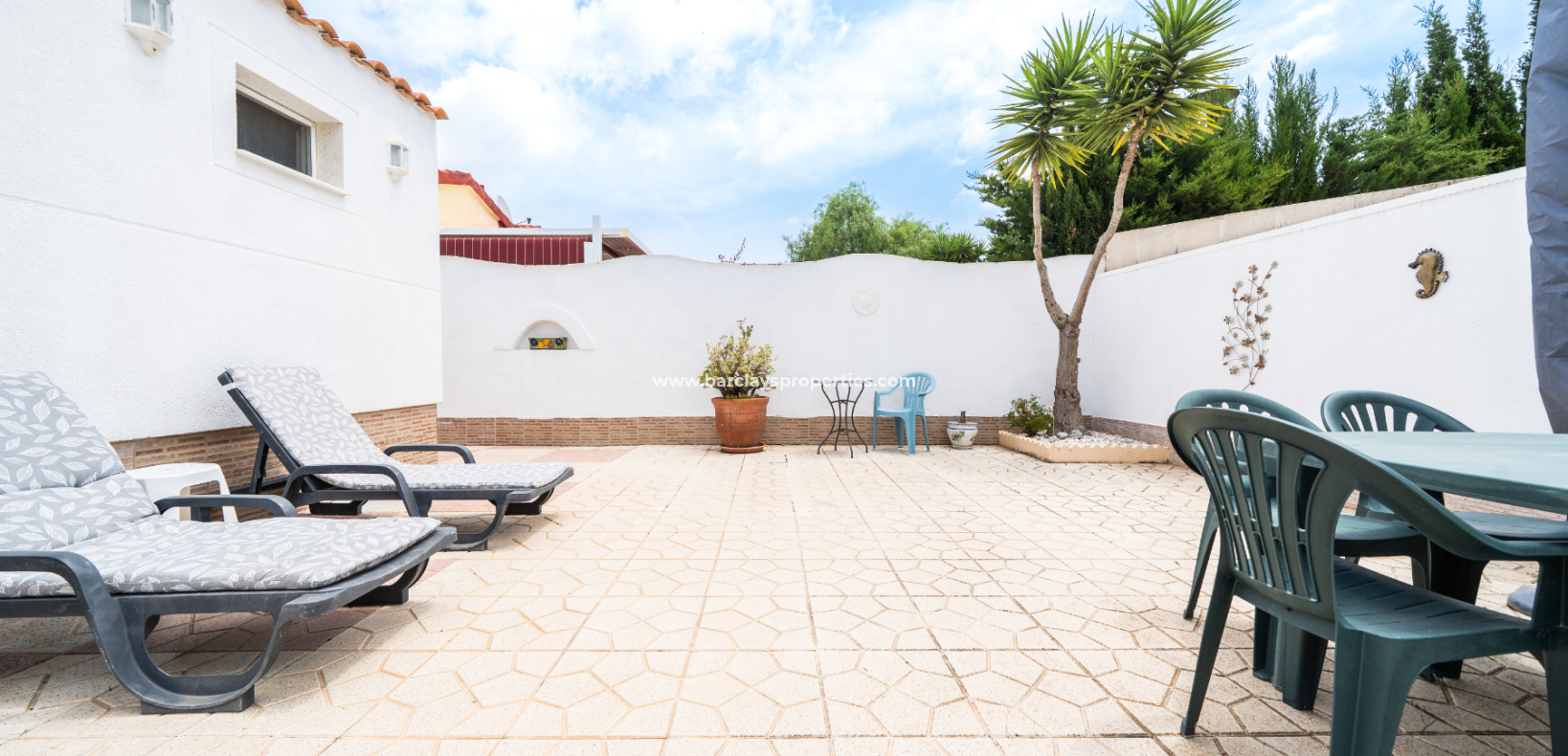 Resale - Freistendhe Villa - Urb. La Marina