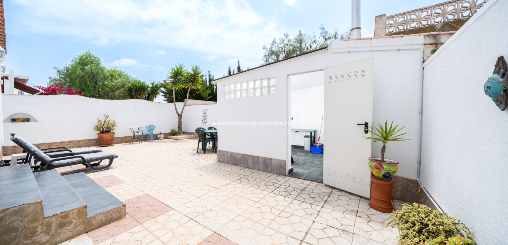 Resale - Freistendhe Villa - Urb. La Marina