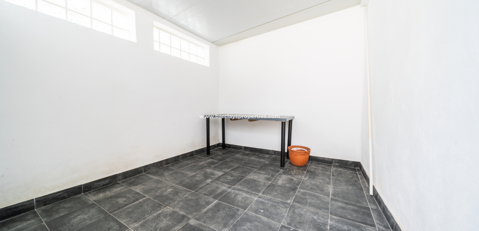 Resale - Freistendhe Villa - Urb. La Marina