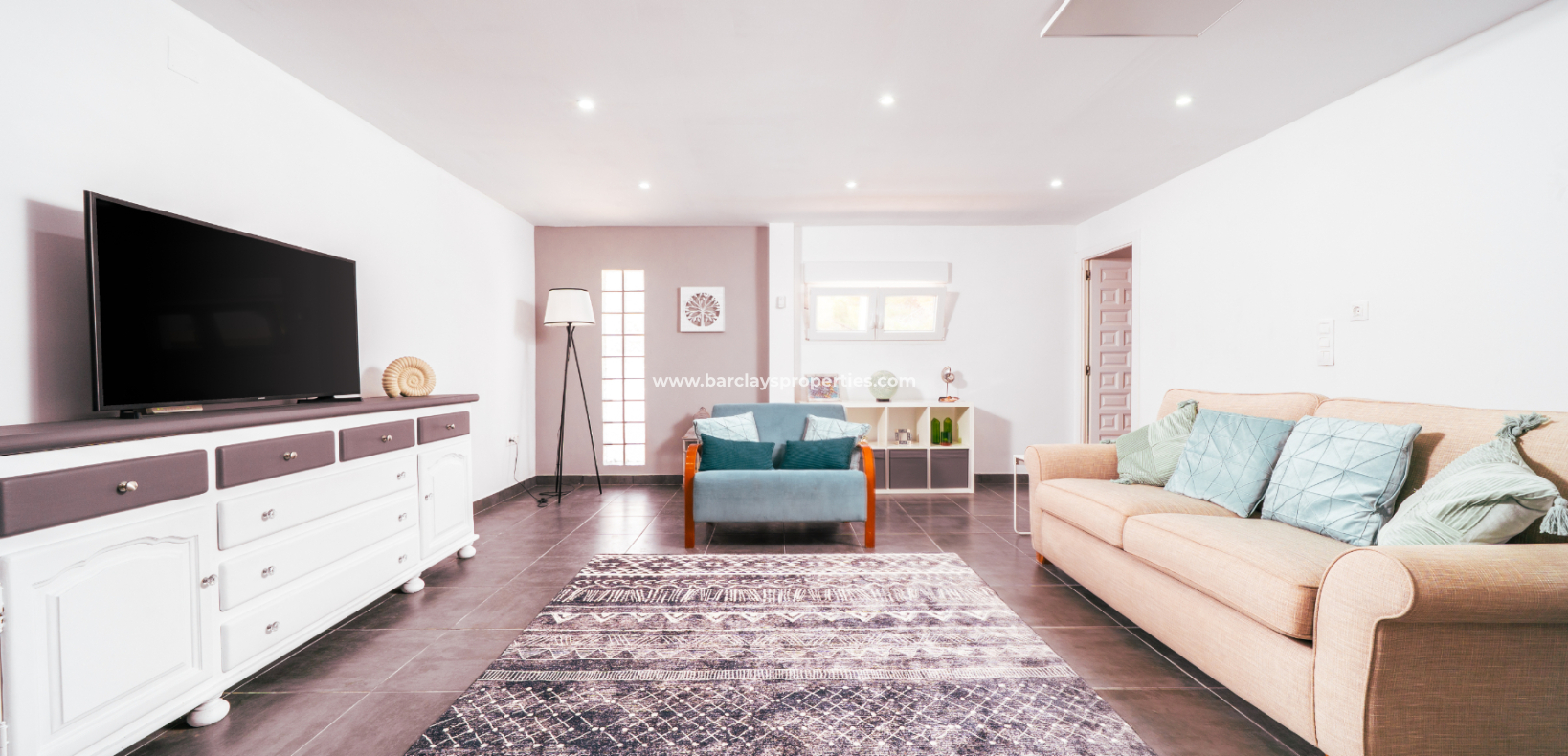 Resale - Freistendhe Villa - Urb. La Marina