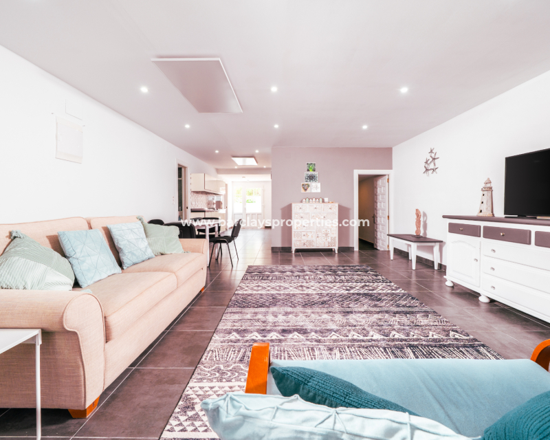 Resale - Freistendhe Villa - Urb. La Marina