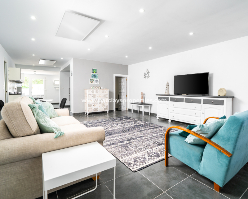 Resale - Freistendhe Villa - Urb. La Marina