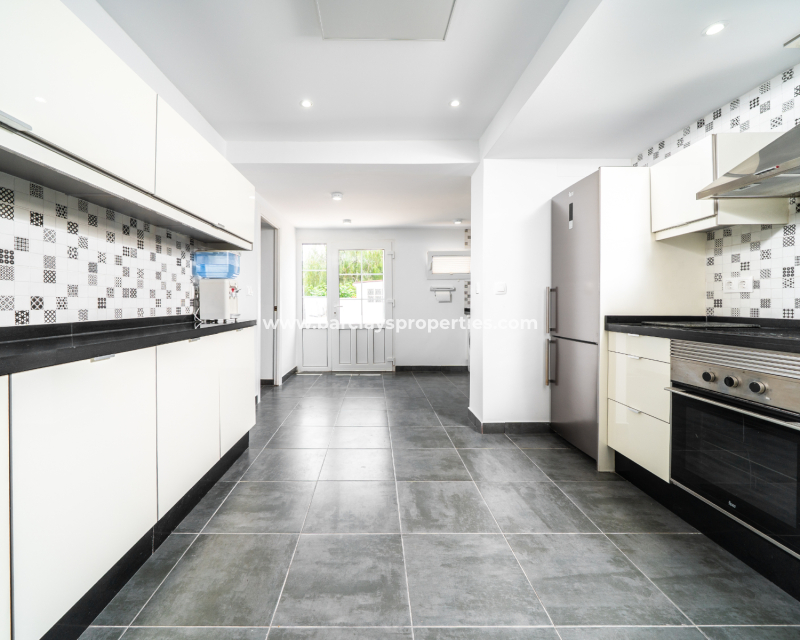 Resale - Freistendhe Villa - Urb. La Marina