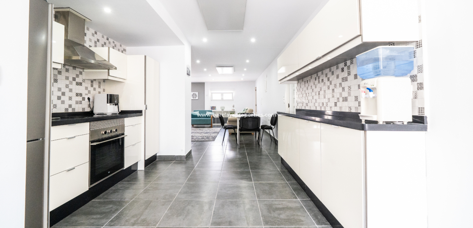 Resale - Freistendhe Villa - Urb. La Marina