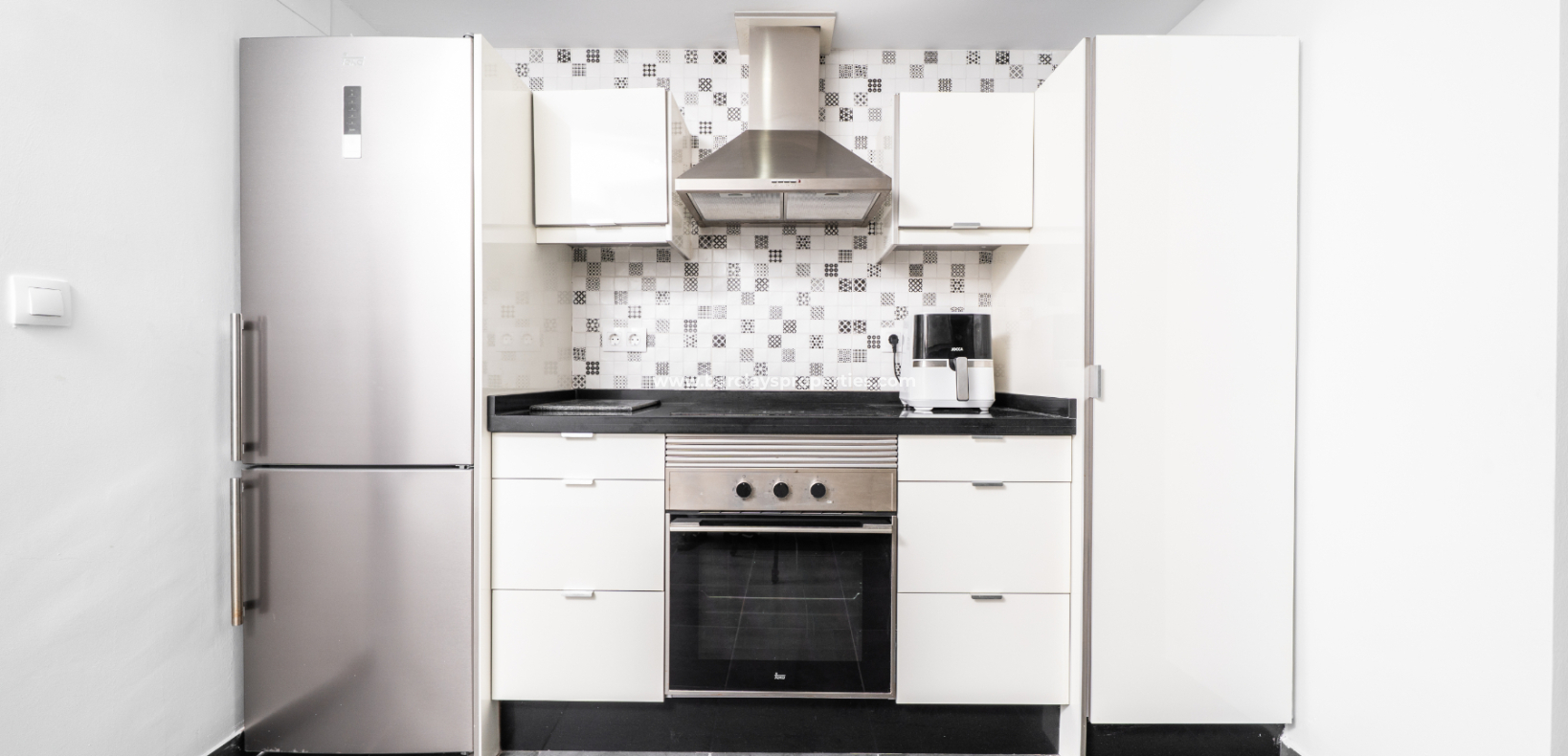 Resale - Freistendhe Villa - Urb. La Marina