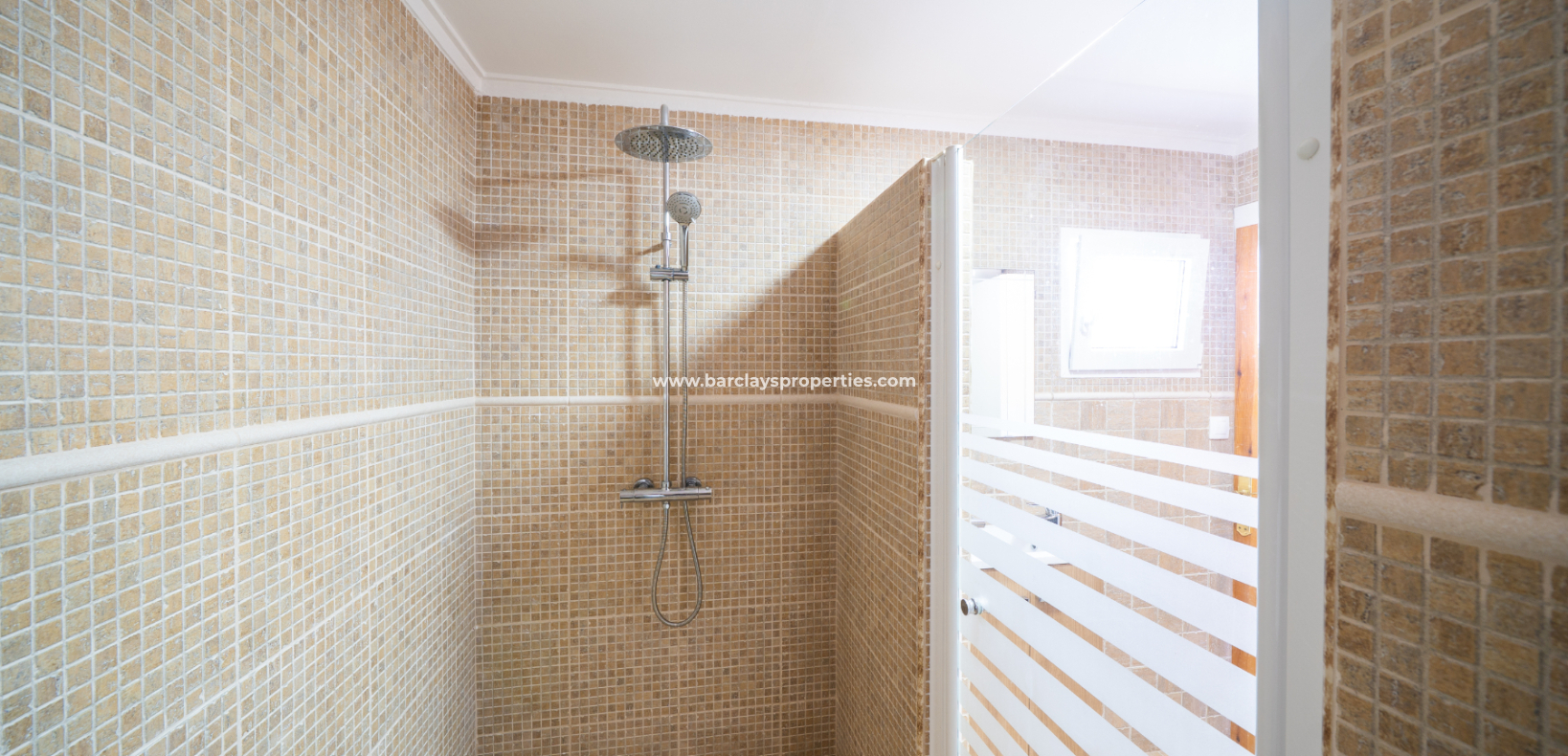 Resale - Freistendhe Villa - Urb. La Marina