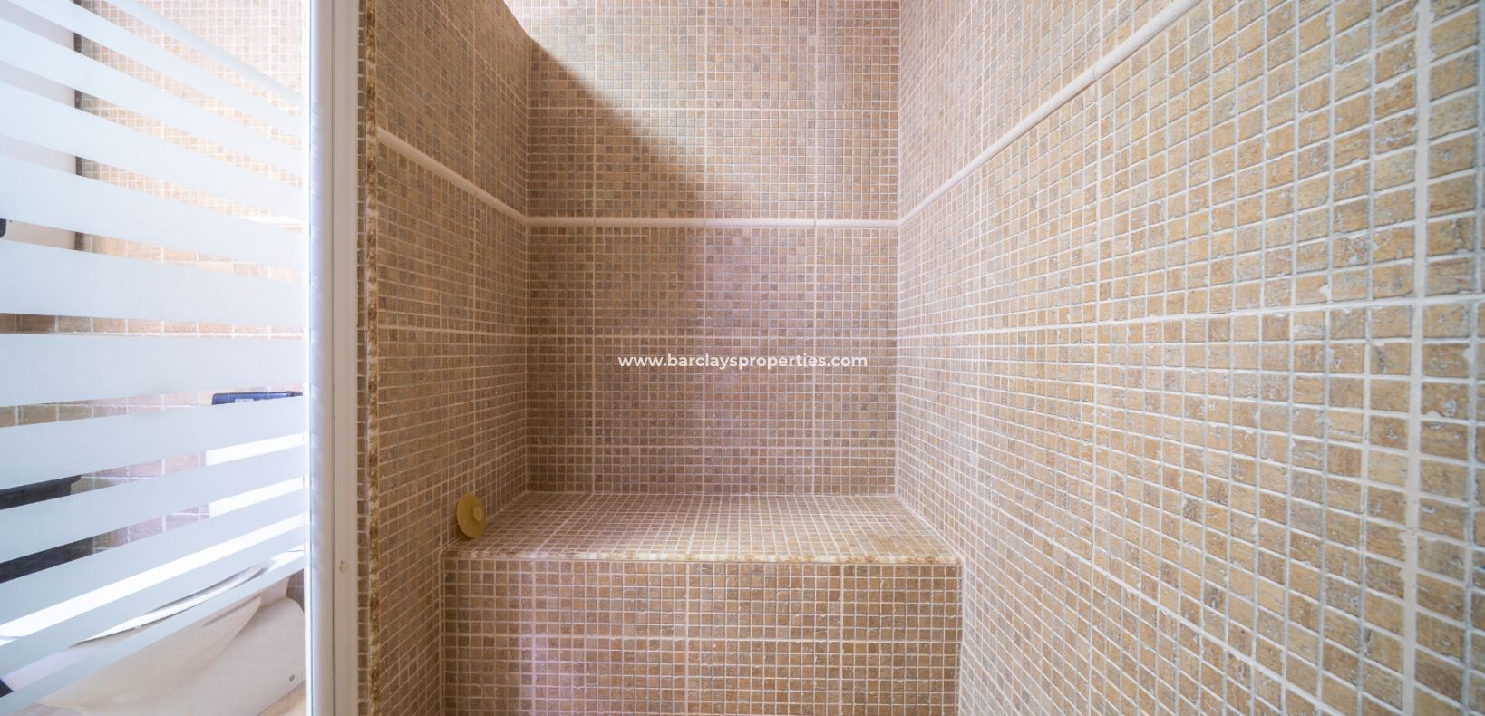 Resale - Freistendhe Villa - Urb. La Marina