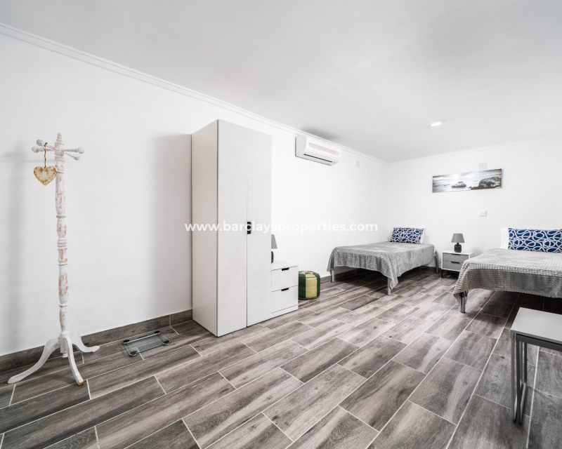 Resale - Freistendhe Villa - Urb. La Marina