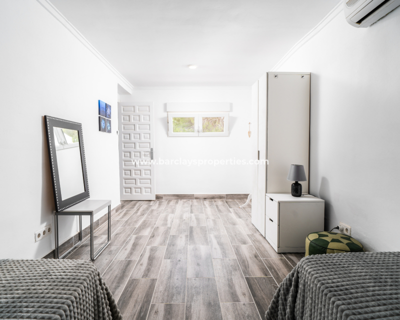 Resale - Freistendhe Villa - Urb. La Marina