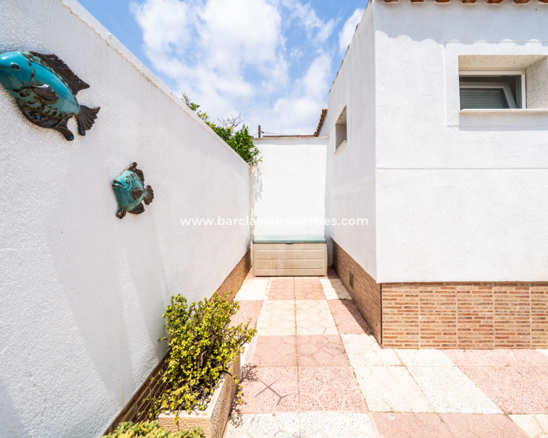 Resale - Freistendhe Villa - Urb. La Marina