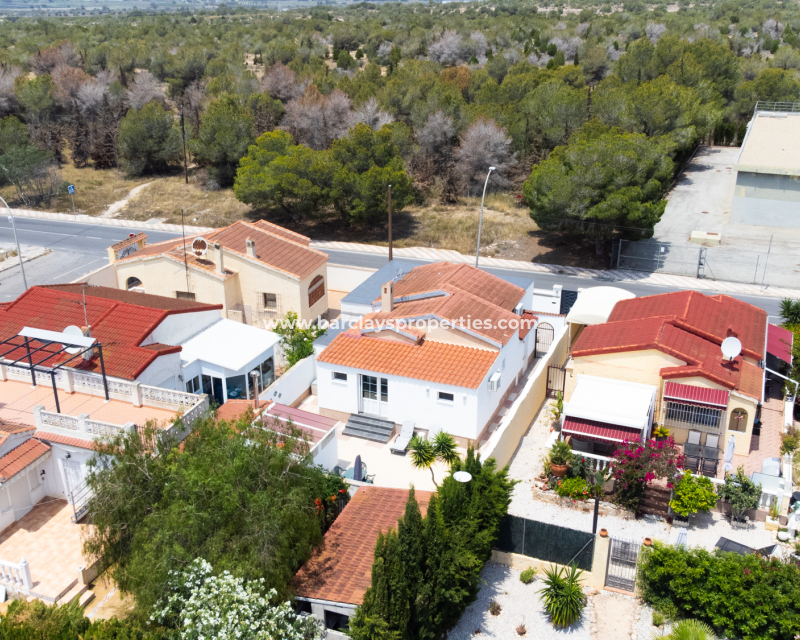 Resale - Freistendhe Villa - Urb. La Marina