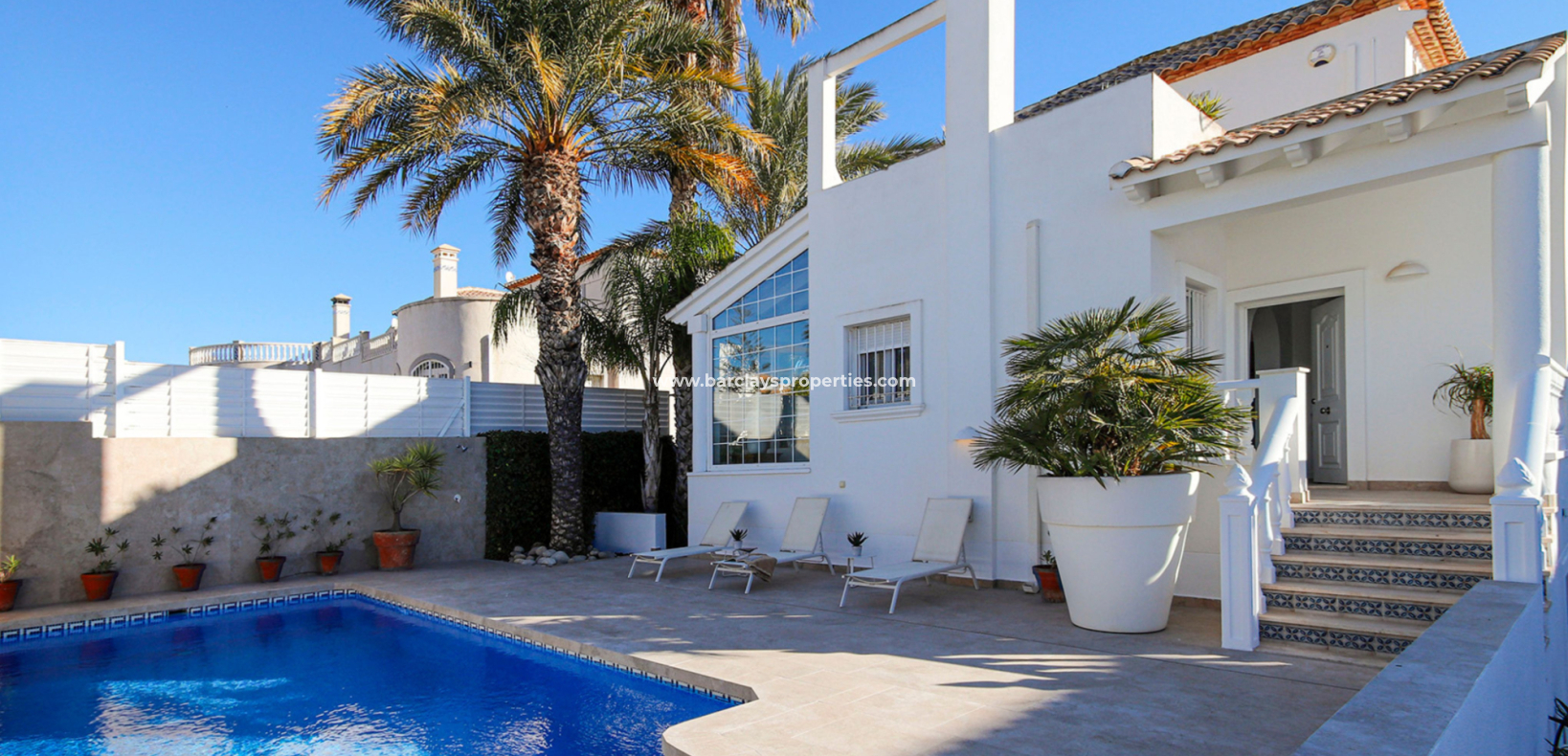 Resale - Freistendhe Villa - Urb. La Marina