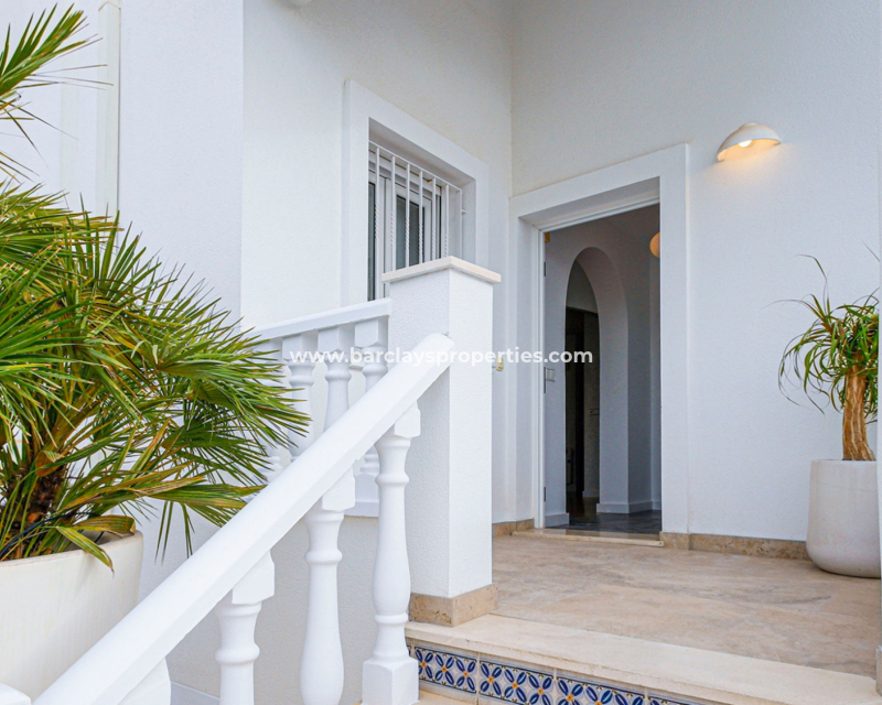 Resale - Freistendhe Villa - Urb. La Marina