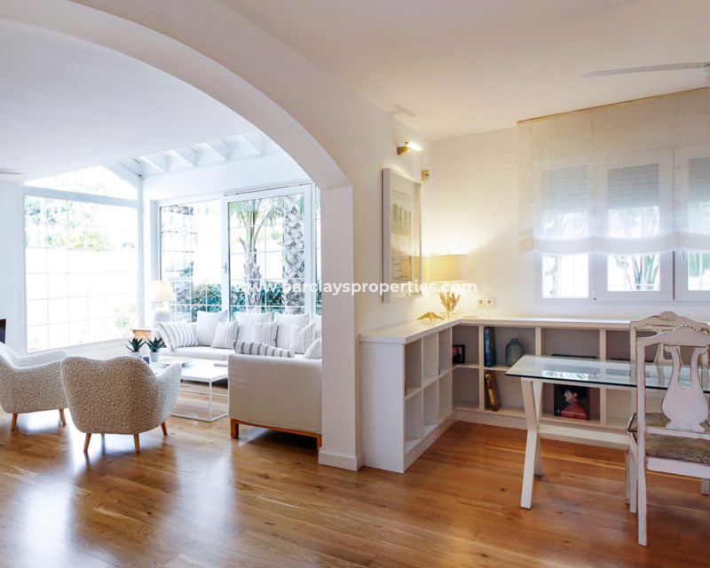 Resale - Freistendhe Villa - Urb. La Marina