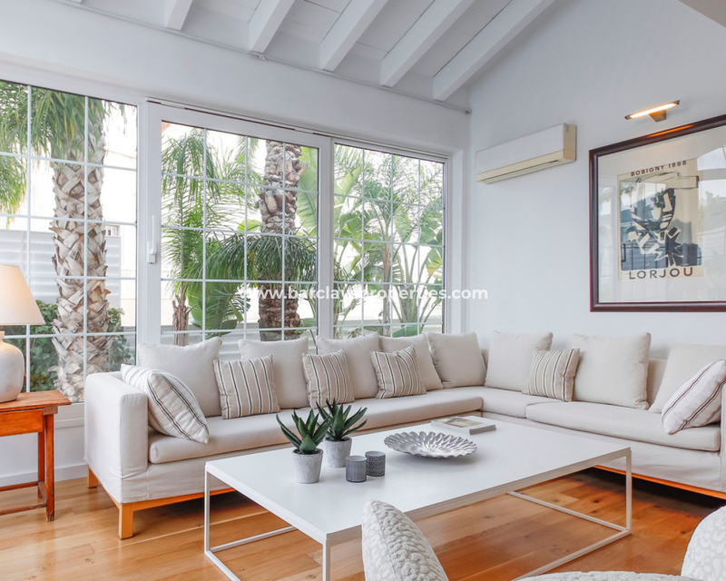 Resale - Freistendhe Villa - Urb. La Marina