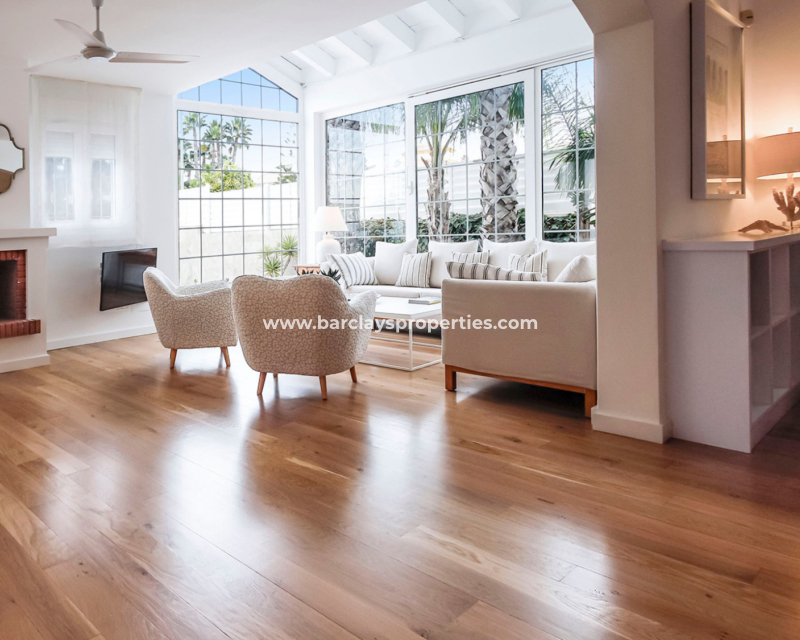 Resale - Freistendhe Villa - Urb. La Marina