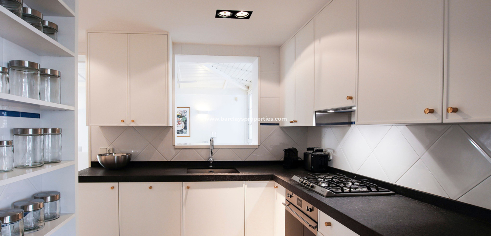 Resale - Freistendhe Villa - Urb. La Marina