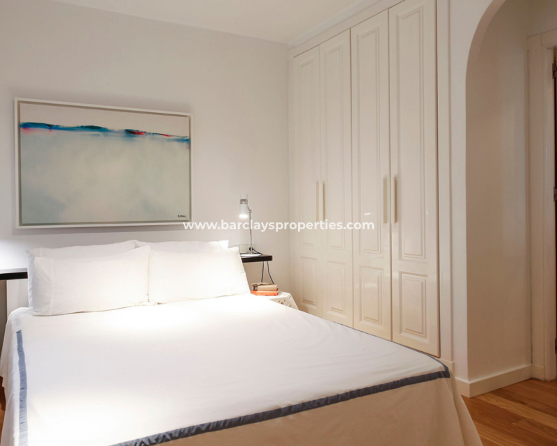 Resale - Freistendhe Villa - Urb. La Marina