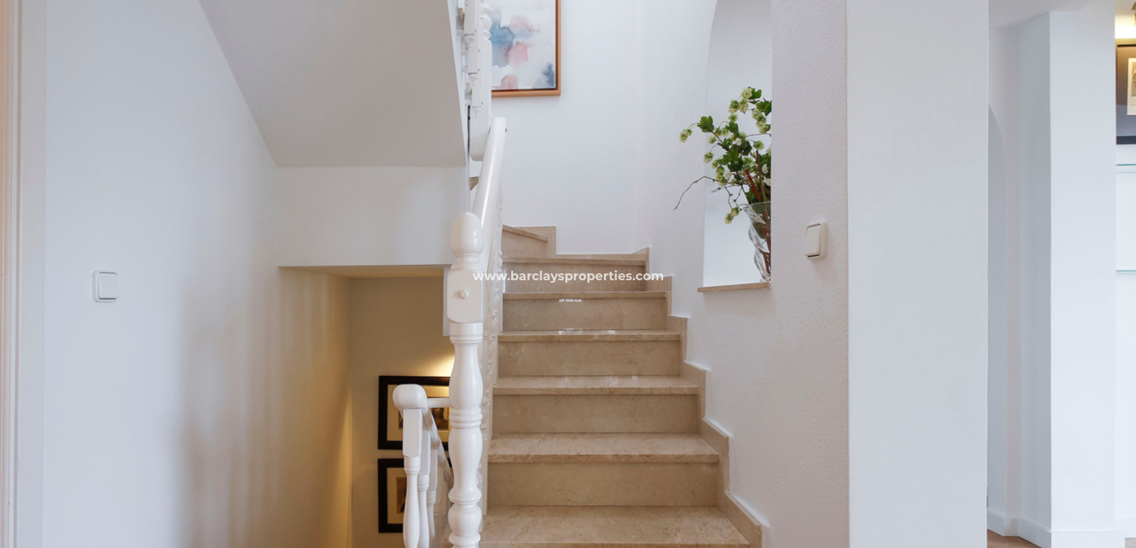 Resale - Freistendhe Villa - Urb. La Marina