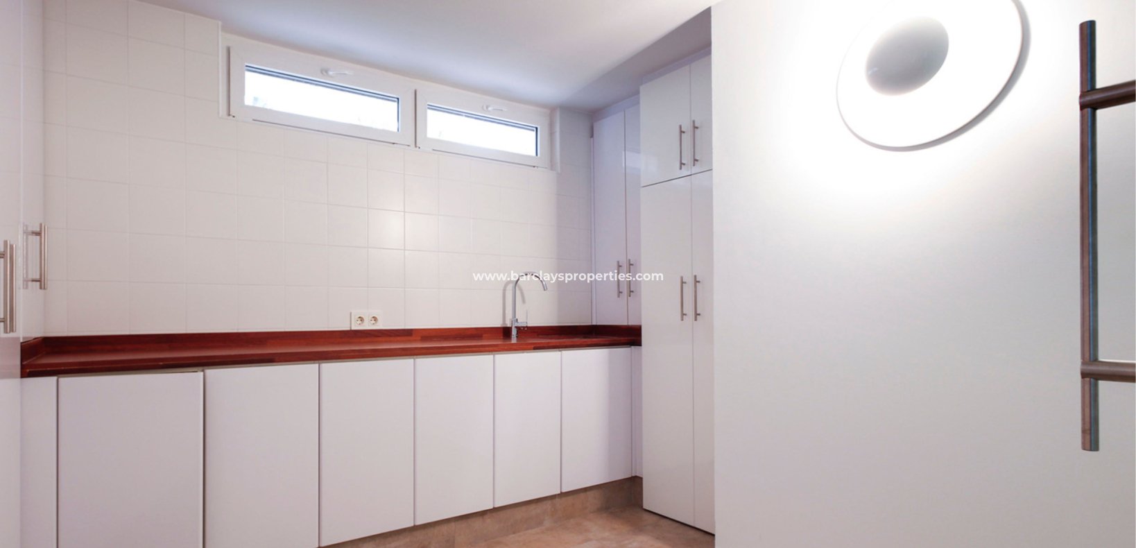 Resale - Freistendhe Villa - Urb. La Marina