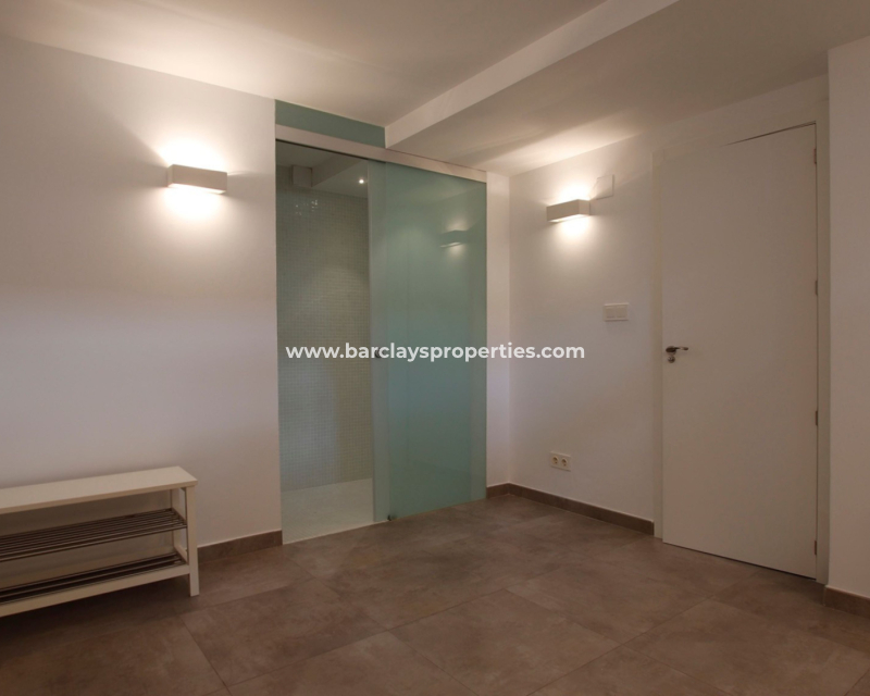 Resale - Freistendhe Villa - Urb. La Marina