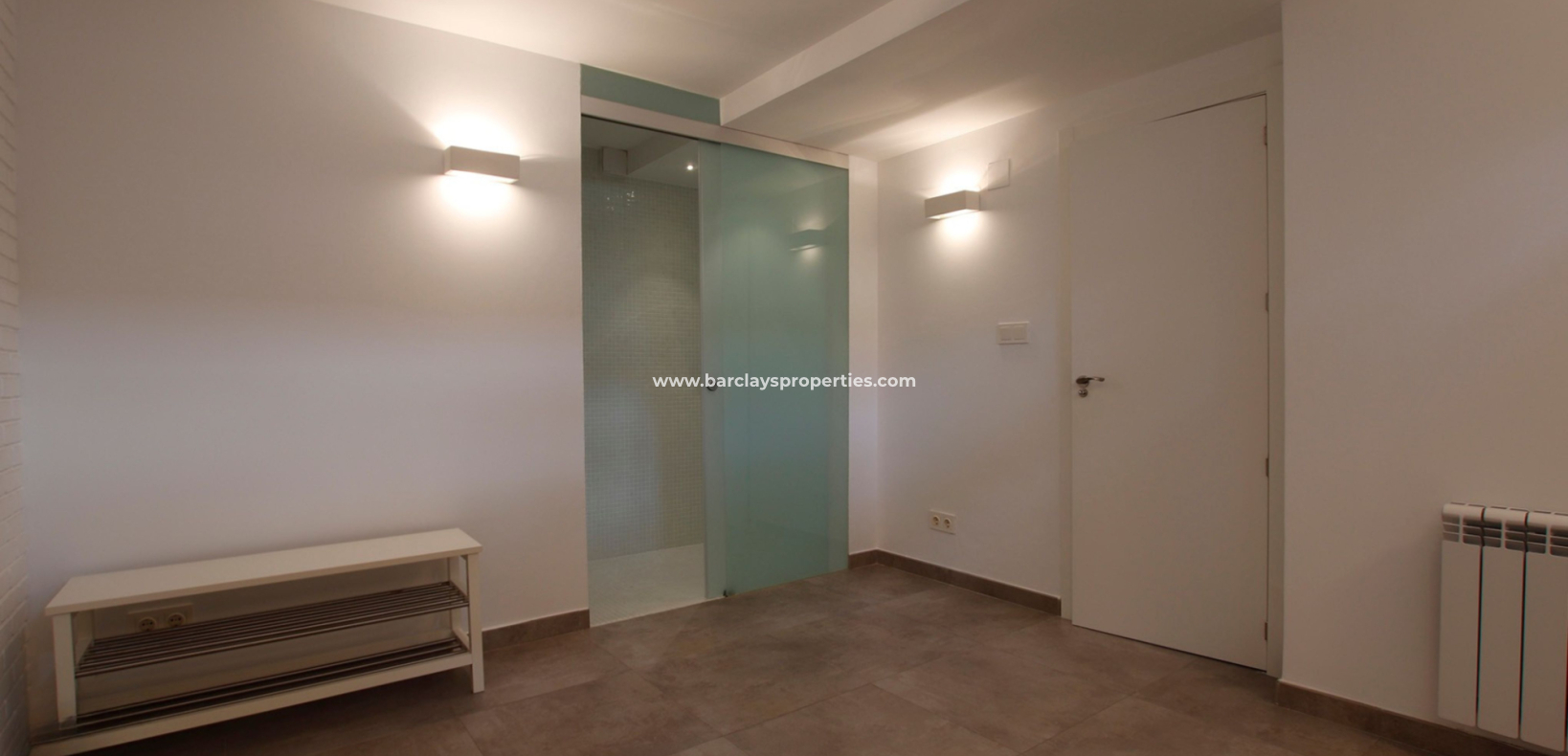 Resale - Freistendhe Villa - Urb. La Marina