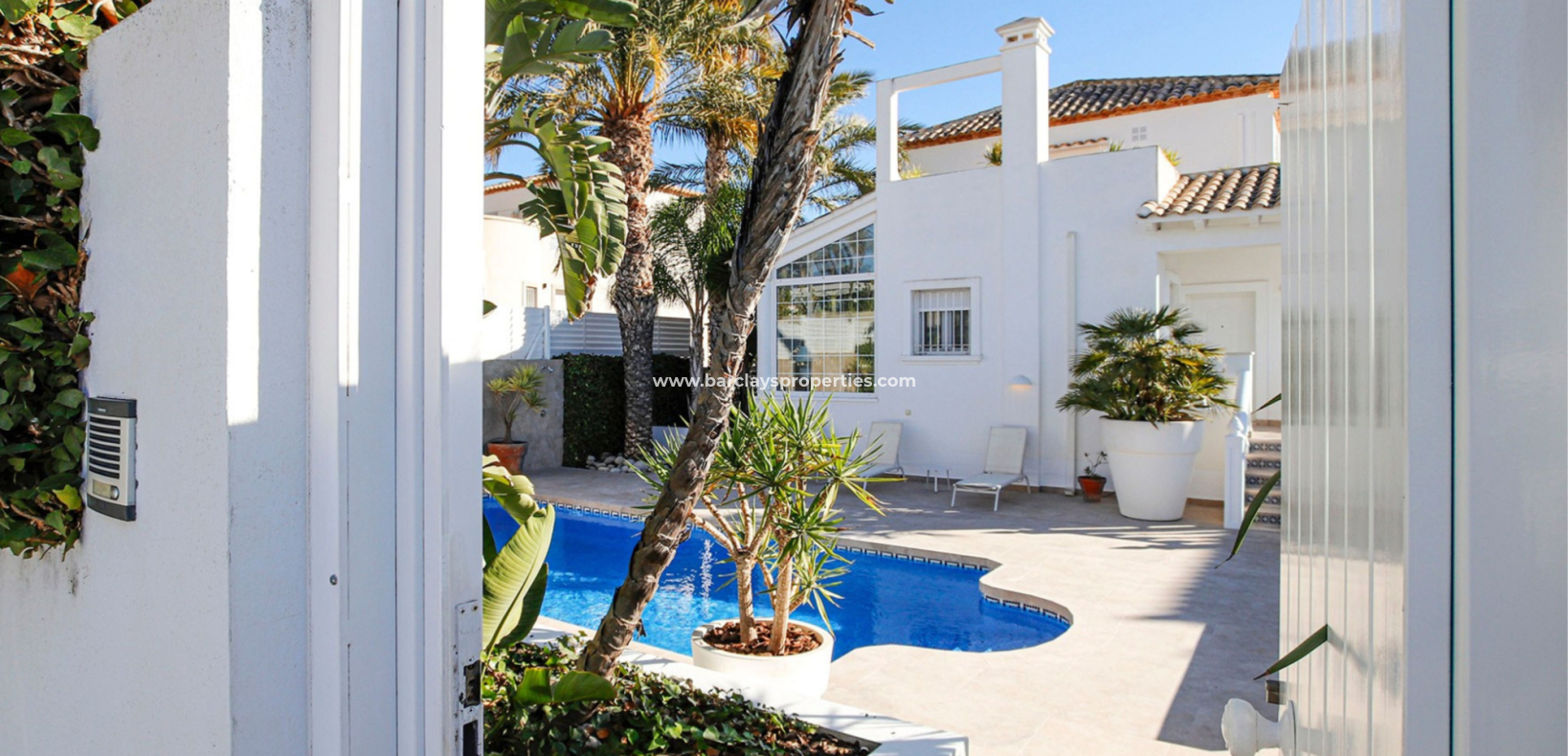 Resale - Freistendhe Villa - Urb. La Marina