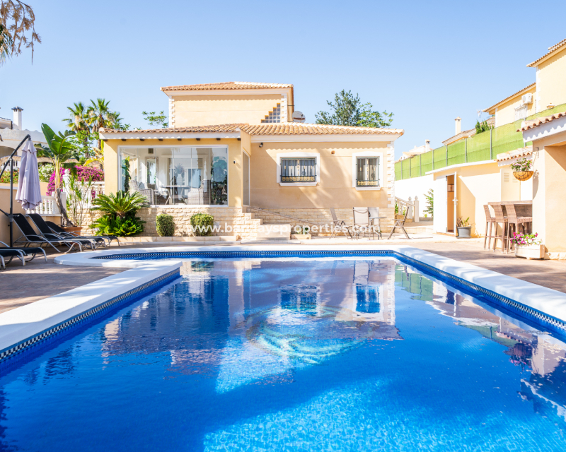 Resale - Freistendhe Villa - Urb. La Marina