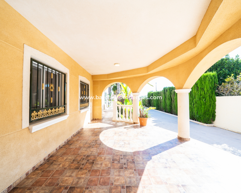 Resale - Freistendhe Villa - Urb. La Marina