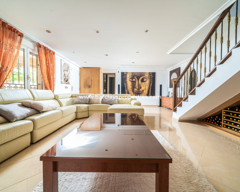 Resale - Freistendhe Villa - Urb. La Marina