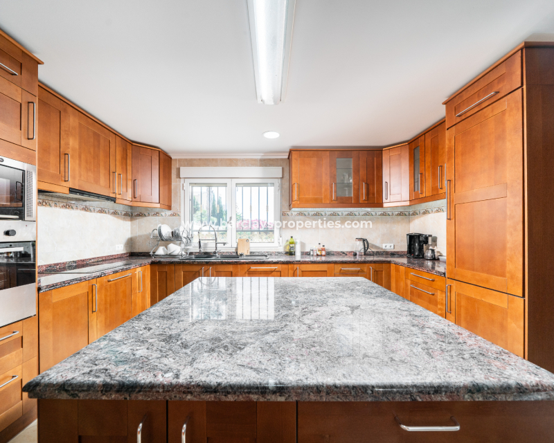 Resale - Freistendhe Villa - Urb. La Marina