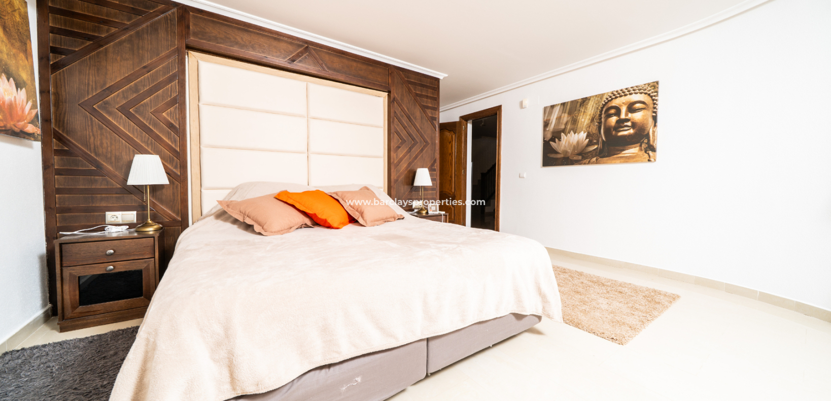 Resale - Freistendhe Villa - Urb. La Marina