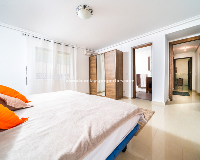 Resale - Freistendhe Villa - Urb. La Marina