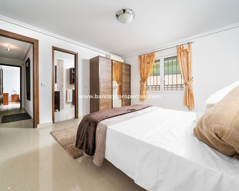 Resale - Freistendhe Villa - Urb. La Marina