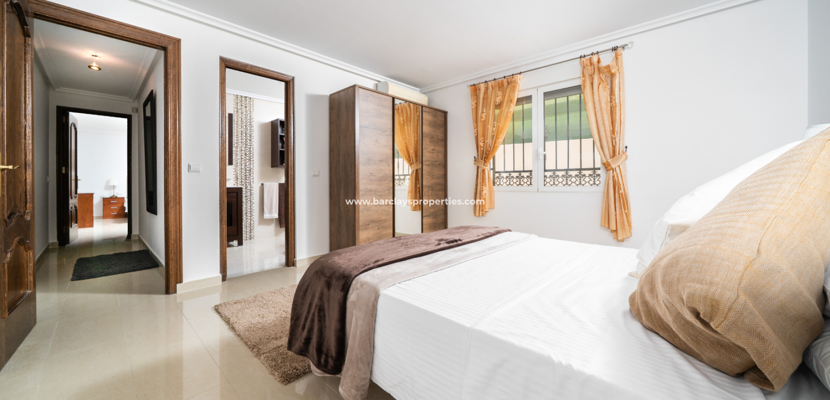 Resale - Freistendhe Villa - Urb. La Marina