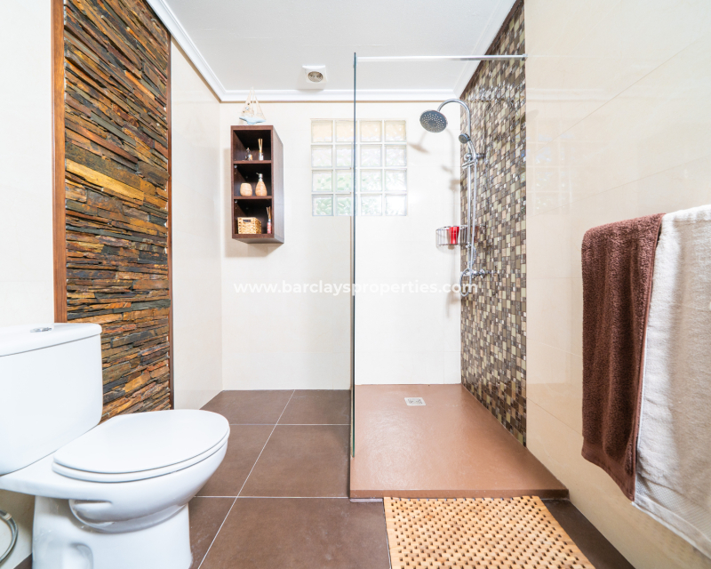 Resale - Freistendhe Villa - Urb. La Marina