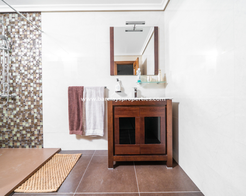 Resale - Freistendhe Villa - Urb. La Marina