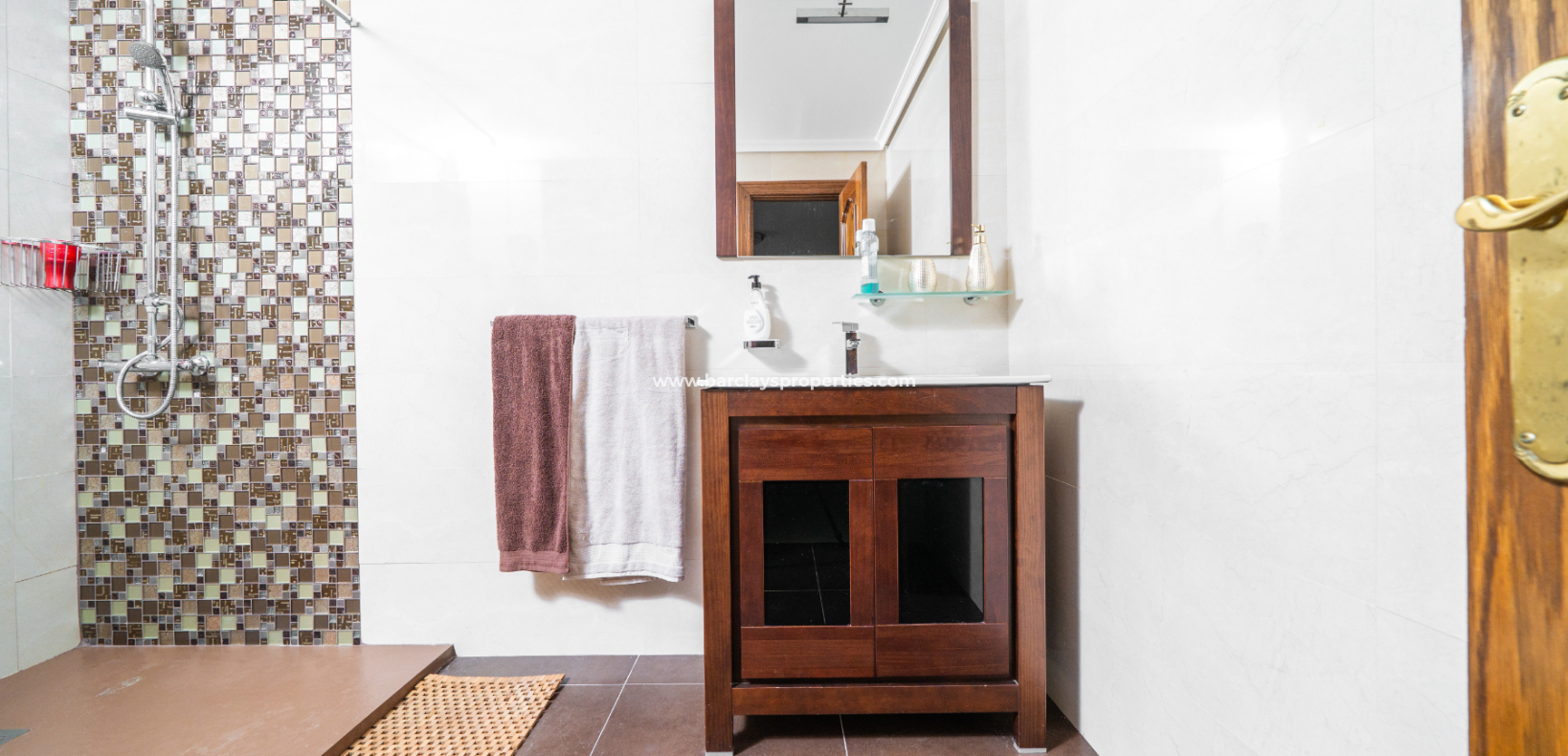 Resale - Freistendhe Villa - Urb. La Marina