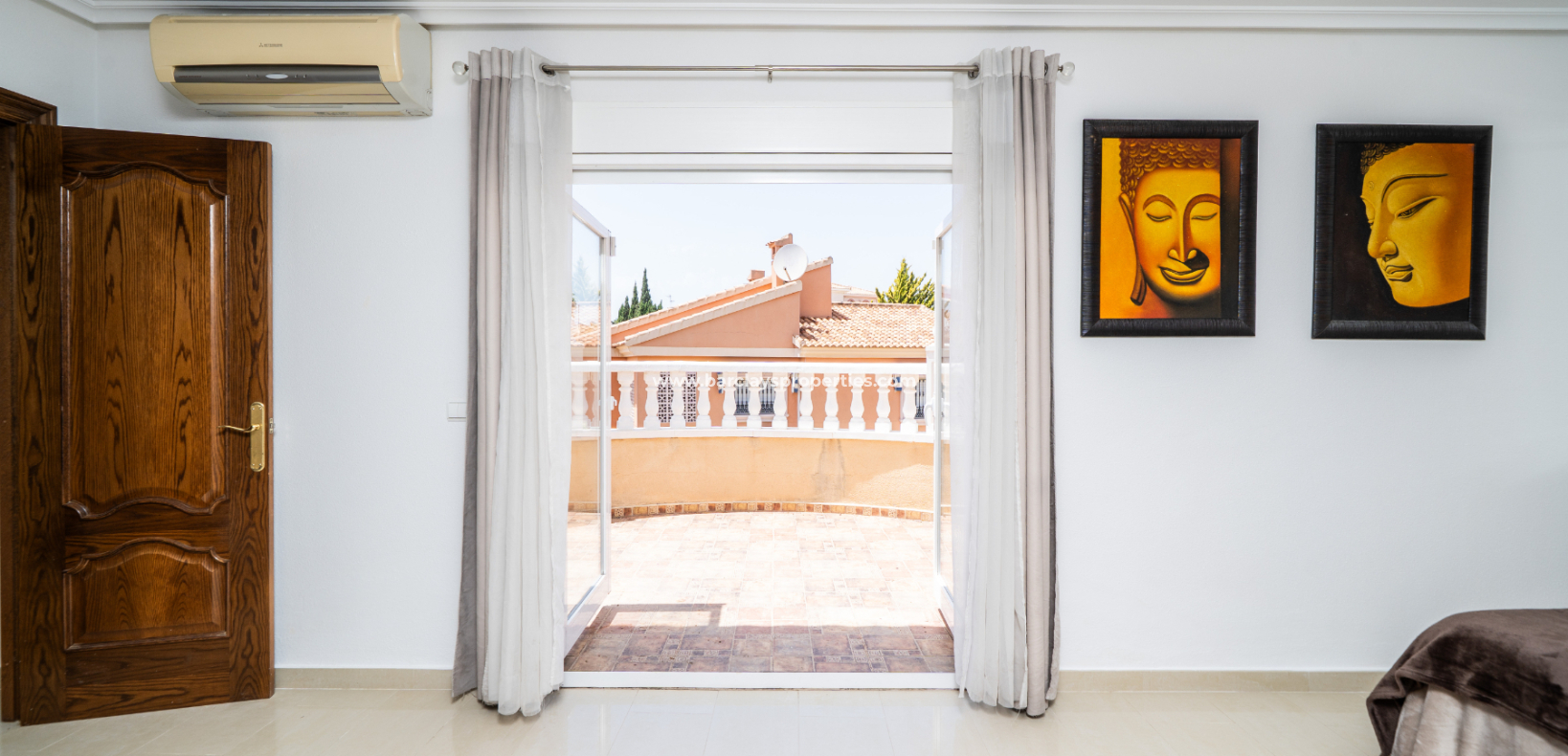 Resale - Freistendhe Villa - Urb. La Marina