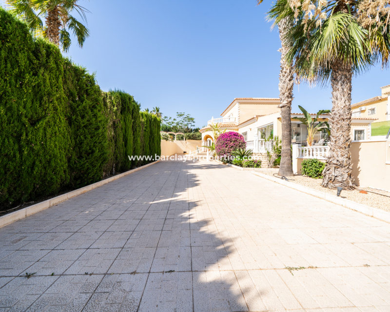 Resale - Freistendhe Villa - Urb. La Marina