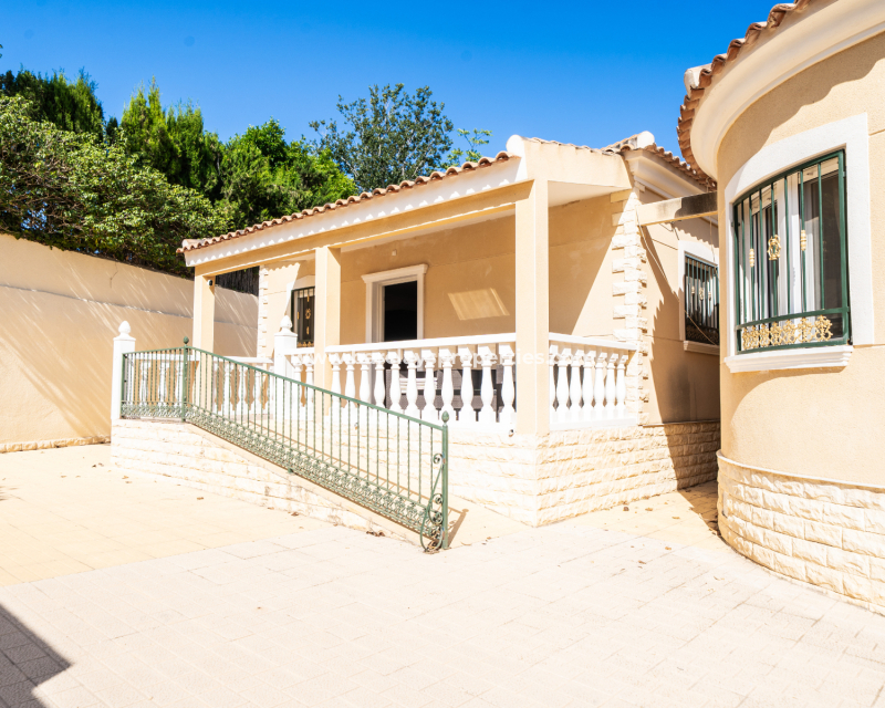 Resale - Freistendhe Villa - Urb. La Marina