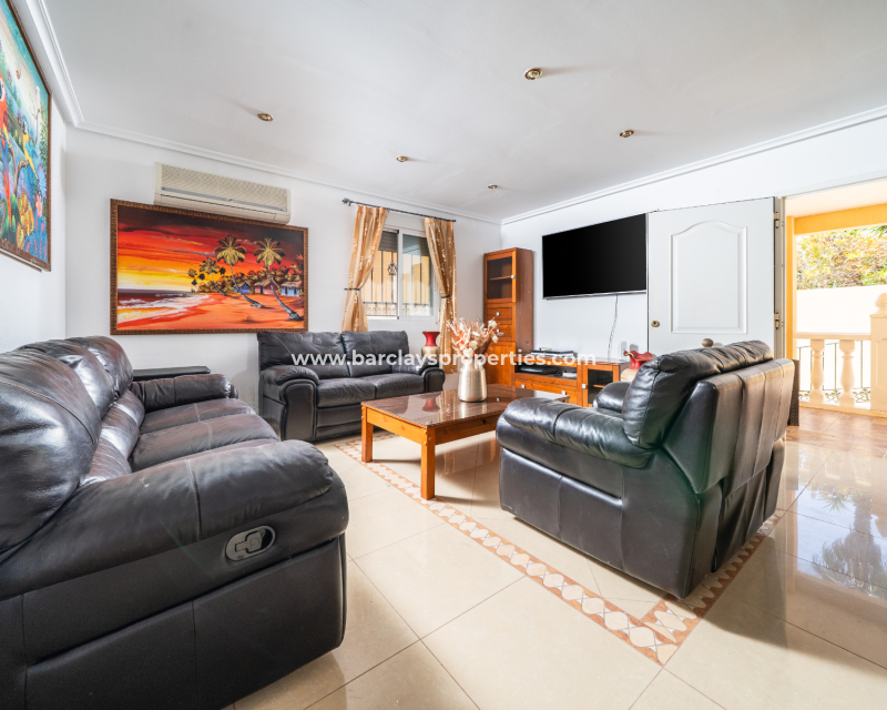 Resale - Freistendhe Villa - Urb. La Marina