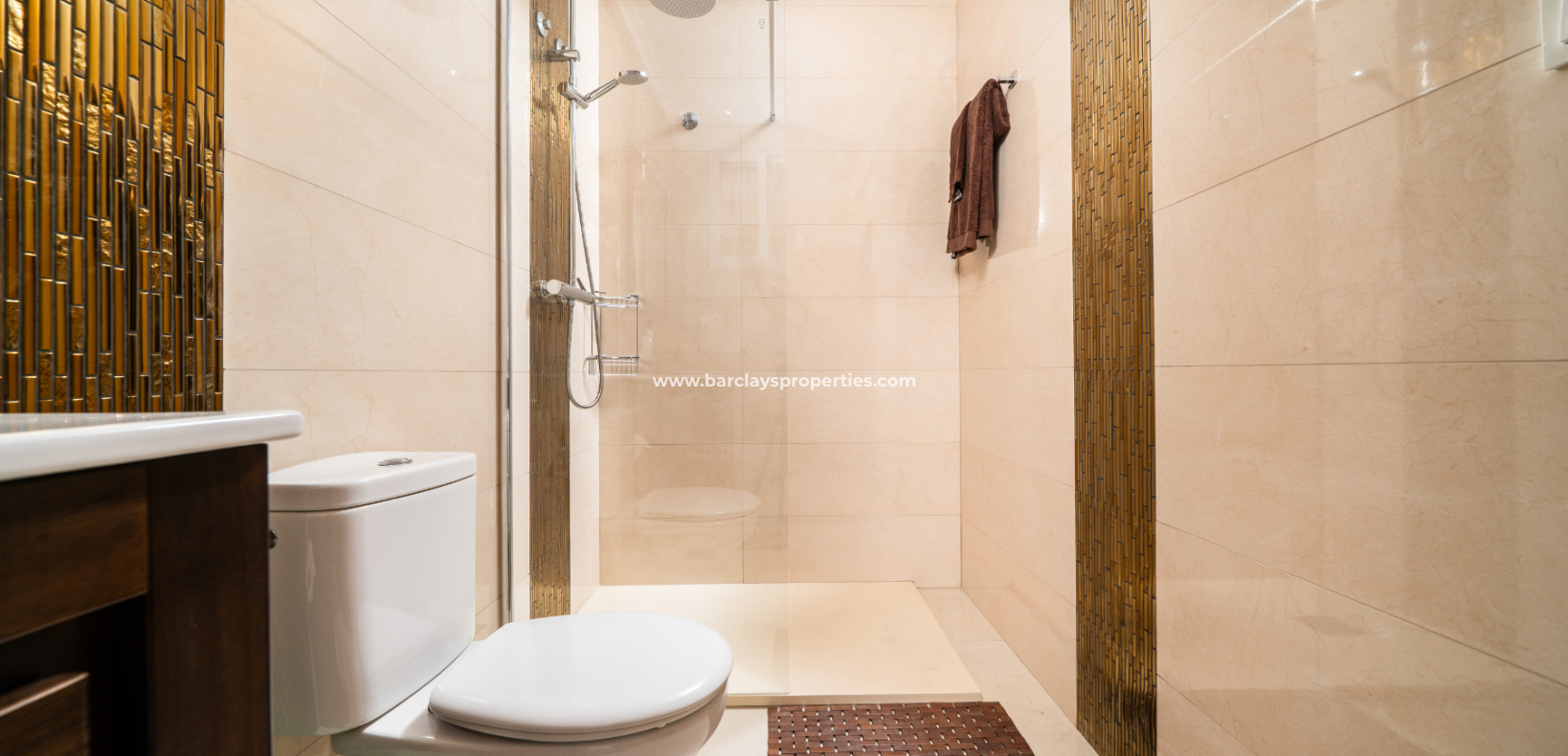 Resale - Freistendhe Villa - Urb. La Marina