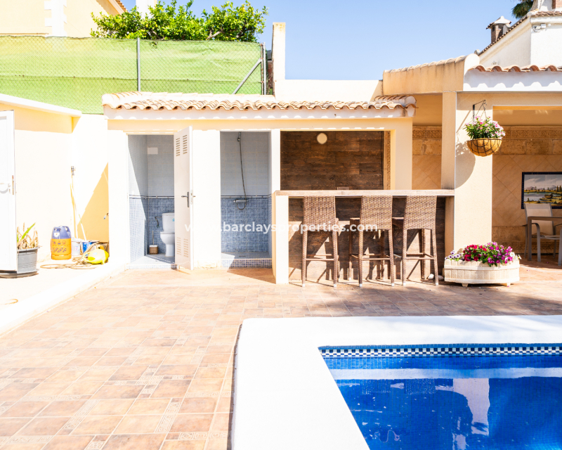 Resale - Freistendhe Villa - Urb. La Marina