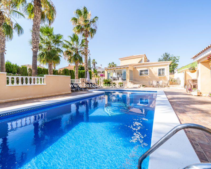 Resale - Freistendhe Villa - Urb. La Marina