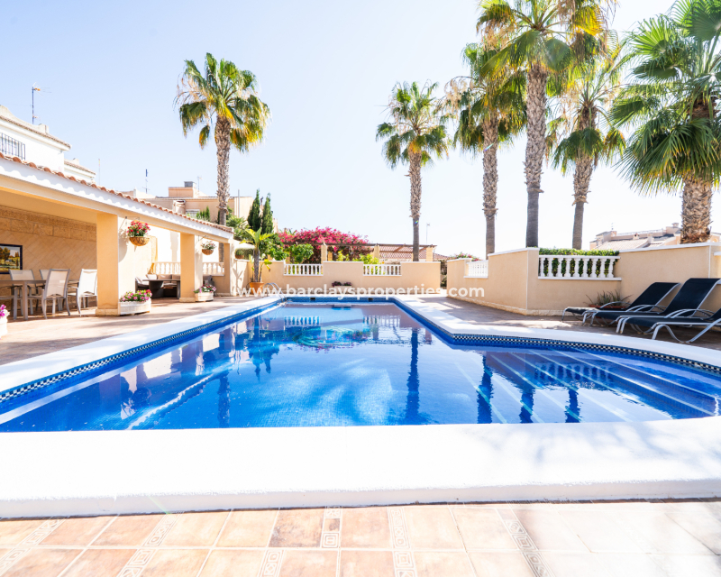 Resale - Freistendhe Villa - Urb. La Marina